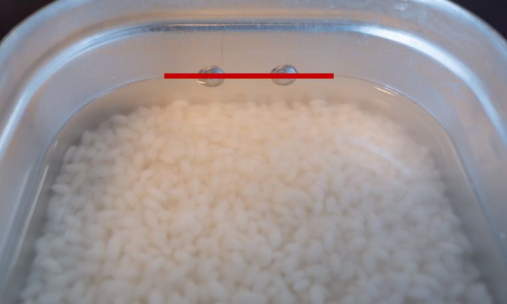 米を浸す